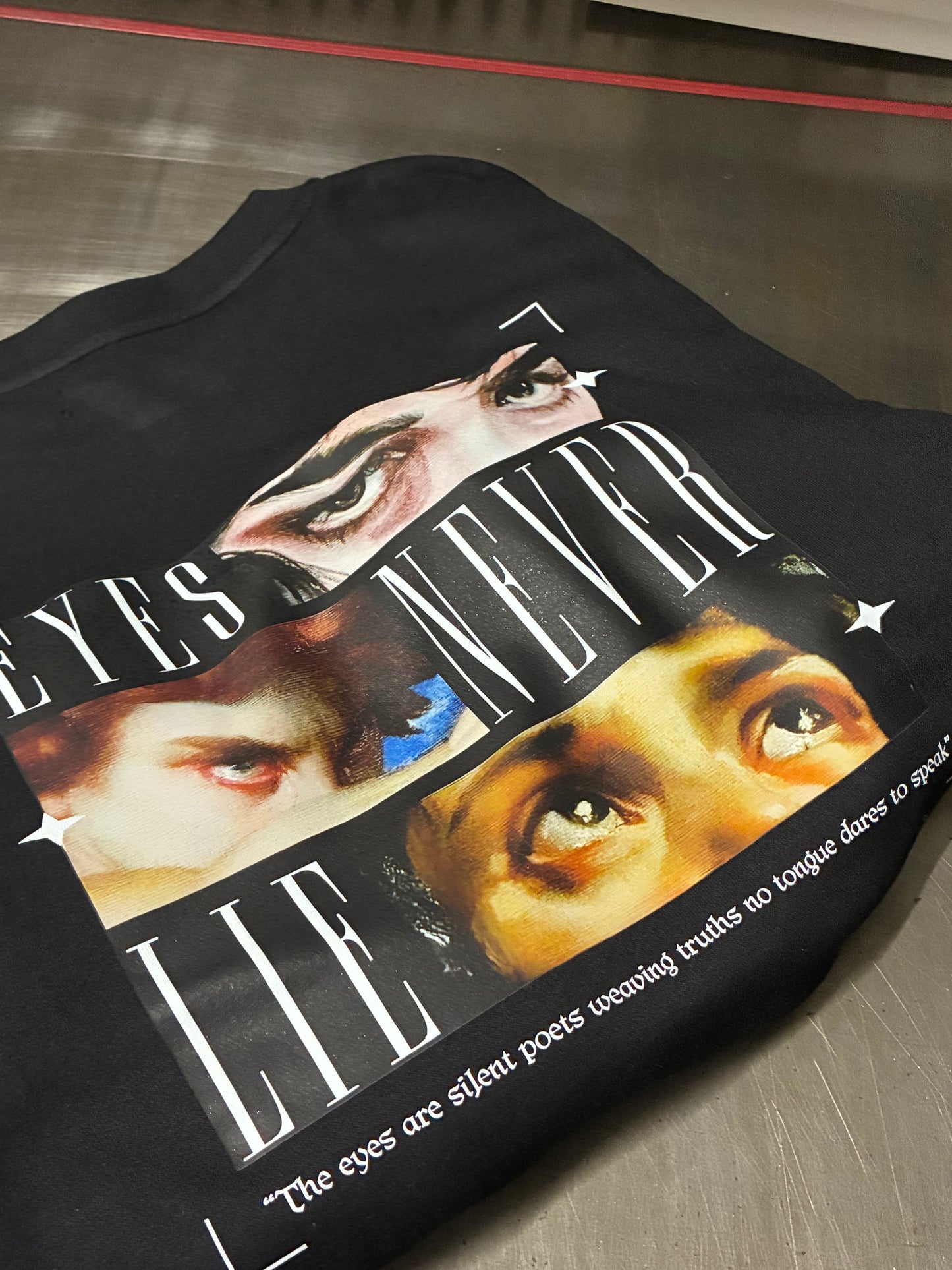 T-shirt Unique eyes never Lie limited edition