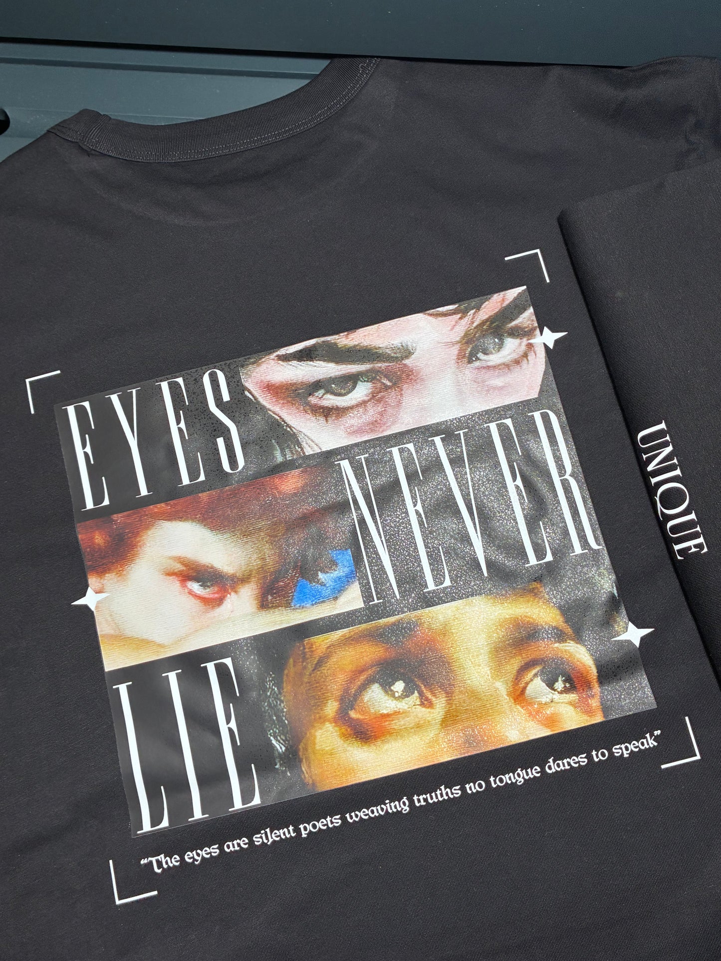 T-shirt Unique eyes never Lie limited edition