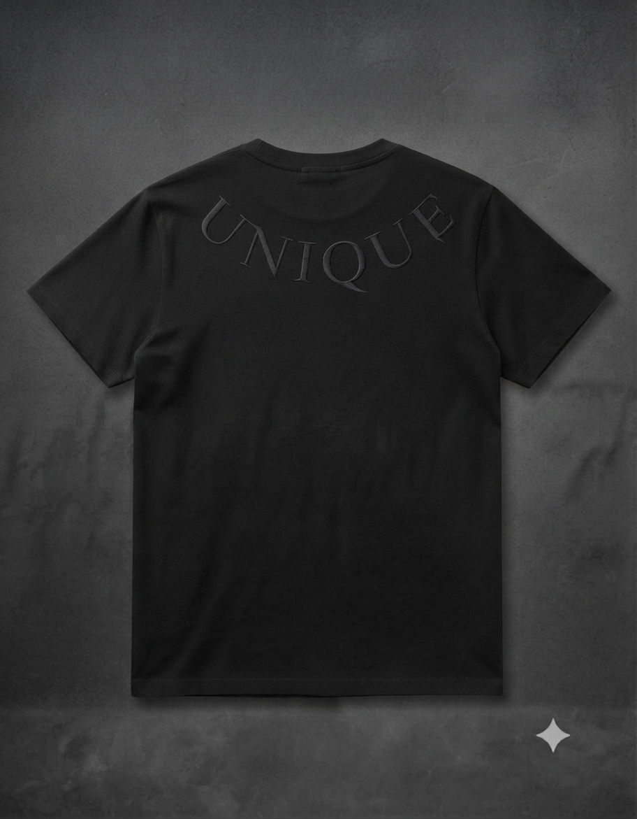T-Shirt Oversize "CLASSIC LEGACY" – Edizione Artistica in Bianco e Nero